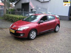 Rood Gebruikt 2012 Renault Mégane III Authentique Hatchback | € 4.550 (Goede deal)