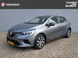 Grijs metallic Gebruikt 2023 Renault Clio V Equilibre Hatchback | € 15.795 (Goede deal)