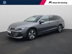 Grijs, metallic lak Gebruikt 2024 VW Passat Business Stationwagen | € 36.740 (Eerlijke prijs)