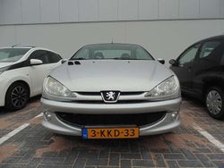 Grijs Gebruikt 2004 Peugeot 206 CC Cabriolet | € 1.849 (Eerlijke prijs)