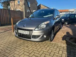Grijs, andere lak Gebruikt 2010 Renault Scénic III MPV | € 4.950 (Eerlijke prijs)