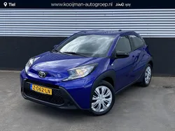 Blauw, metallic lak Gebruikt 2024 Toyota Aygo Play Hatchback | € 17.899 (Eerlijke prijs)