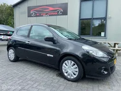 Zwart Gebruikt 2011 Renault Clio II Authentique Hatchback | € 3.950