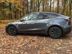 Grijs (metallic) Gebruikt 2022 Tesla Model Y SUV | € 32.950 (Eerlijke prijs)