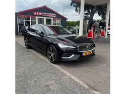Zwart Gebruikt 2022 Volvo V60 R-Design Stationwagen | € 36.950 (Goede deal)