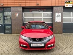 Rood, metallic lak Gebruikt 2013 Honda Civic S Hatchback | € 9.150 (Super prijs)