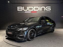 Zwart Gebruikt 2022 BMW 320e Efficient Dynamics Sedan | € 33.950 (Eerlijke prijs)