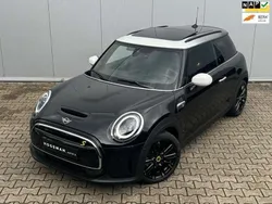 Zwart, metallic lak Gebruikt 2024 Mini Cooper SE Hatchback | € 27.995 (Duur)