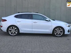 Grijs Gebruikt 2018 Hyundai i30 Premium Hatchback | € 17.950 (Eerlijke prijs)