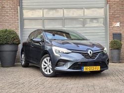 Grijs Gebruikt 2021 Renault Clio V Intens Hatchback | € 15.950 (Eerlijke prijs)
