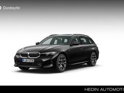 Zwart Nieuw 2025 BMW 330e Comfort Edition Stationwagen | € 71.895 (Goede deal)