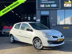Wit Gebruikt 2006 Renault Clio II Expression Hatchback | € 2.900 (Iets duurder)