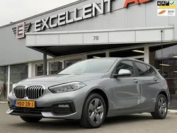 Grijs Gebruikt 2023 BMW 118 Luxury Line Hatchback | € 28.950 (Eerlijke prijs)