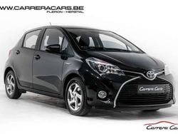 Zwart Gebruikt 2015 Toyota Yaris Lounge Sedan | € 12.990 (Eerlijke prijs)