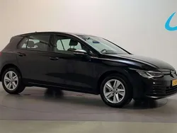 Zwart Gebruikt 2021 VW Golf VIII Life Hatchback | € 17.650 (Eerlijke prijs)