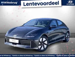 Grijs, metallic lak Gebruikt 2023 Hyundai Ioniq 6 Sedan | € 34.395 (Eerlijke prijs)
