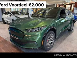 Groen, metallic lak Nieuw 2025 Ford Mustang Mach-E Premium SUV | € 54.850 (Eerlijke prijs)