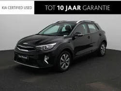 Zwart, metallic lak Gebruikt 2024 Kia Stonic SUV | € 25.400 (Eerlijke prijs)