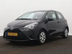 Zwart metallic Gebruikt 2018 Toyota Yaris Hatchback | € 10.945 (Super prijs)