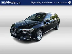 Zwart Gebruikt 2022 VW Passat Business Stationwagen | € 32.950 (Duur)