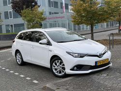 Wit Gebruikt 2017 Toyota Auris Hybrid Stationwagen | € 12.000 (Goede deal)