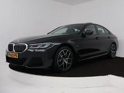 Zwart metallic Gebruikt 2022 BMW 530e Comfort Edition Sedan | € 42.945 (Eerlijke prijs)