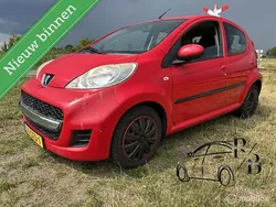 Rood, metallic lak Gebruikt 2011 Peugeot 107 Hatchback | € 1.799 (Super prijs)