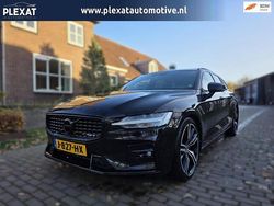 Zwart Gebruikt 2020 Volvo V60 R-Design Stationwagen | € 27.945 (Eerlijke prijs)