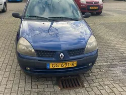 Blauw Gebruikt 2003 Renault Clio II Authentique Hatchback | € 750 (Eerlijke prijs)