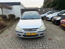 Grijs Gebruikt 2003 Opel Corsa Essentia Hatchback | € 950 (Eerlijke prijs)