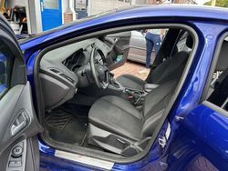 Blauw Gebruikt 2017 Ford Focus Titanium Hatchback | € 8.900 (Eerlijke prijs)
