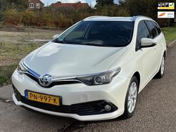 Wit Gebruikt 2017 Toyota Auris Stationwagen | € 9.749 (Eerlijke prijs)