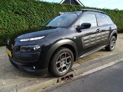 Zwart (metallic) Gebruikt 2016 Citroën C4 Cactus Shine Hatchback | € 8.950 (Eerlijke prijs)