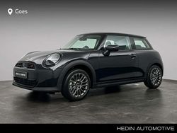 Zwart Nieuw 2024 Mini Cooper S Essential Hatchback | € 46.325 (Eerlijke prijs)