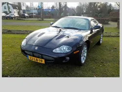 Paars, metallic lak Gebruikt 1999 Jaguar XKR Coupé | € 22.450 (Goede deal)