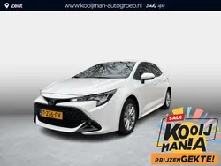Pure white (licht wit) Gebruikt 2023 Toyota Corolla Hybrid Active Hatchback | € 25.950 (Eerlijke prijs)