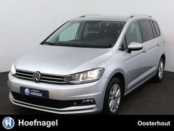 Grijs Gebruikt 2021 VW Touran Highline MPV | € 29.950 (Eerlijke prijs)