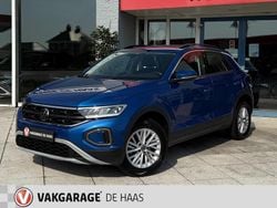 Blauw Gebruikt 2023 VW T-Roc Business SUV | € 28.950 (Goede deal)