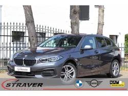 Grijs, metallic lak Gebruikt 2021 BMW 116 Executive Hatchback | € 19.950 (Eerlijke prijs)
