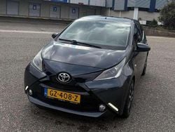 Gebruikt 2015 Toyota Aygo X-play Hatchback | € 6.400 (Eerlijke prijs)