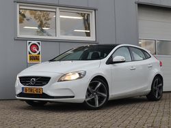 Wit Gebruikt 2014 Volvo V40 R-Design Hatchback | € 8.950 (Eerlijke prijs)