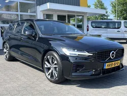 Zwart Gebruikt 2022 Volvo V60 R-Design Stationwagen | € 32.750 (Goede deal)