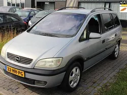 Grijs Gebruikt 2002 Opel Zafira Elegance MPV | € 950 (Eerlijke prijs)