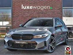 Grijs, metallic lak Gebruikt 2022 BMW 320 M Sport Stationwagen | € 39.900 (Duur)