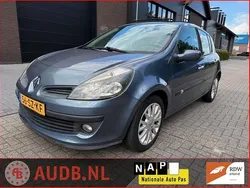 Blauw, metallic lak Gebruikt 2006 Renault Clio R.S. Dynamique Hatchback | € 1.995 (Iets duurder)