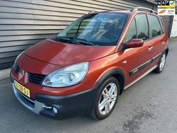 Oranje Gebruikt 2007 Renault Scénic II MPV | € 3.995