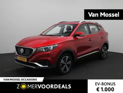 Rood Gebruikt 2020 MG ZS Luxury Sedan | € 14.945 (Eerlijke prijs)