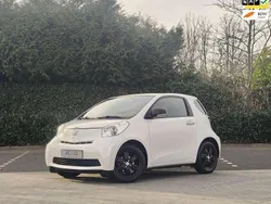 Wit, metallic lak Gebruikt 2010 Toyota iQ Comfort Hatchback | € 7.950 (Eerlijke prijs)