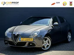 Grijs Gebruikt 2014 Alfa Romeo Giulietta Exclusive Hatchback | € 8.750