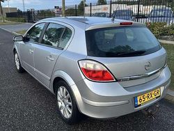 Grijs Gebruikt 2005 Opel Astra Elegance Hatchback | € 2.400 (Iets duurder)